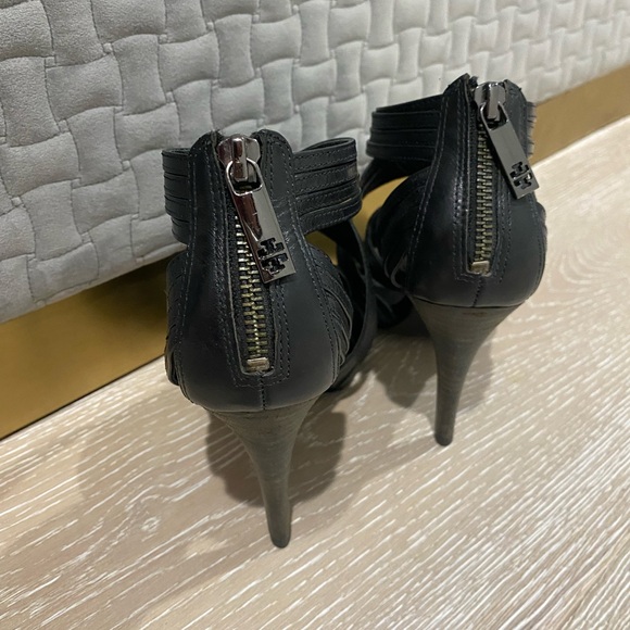 Black Tory Burch Heels 👠 Size 7.5 - Picture 5 of 6